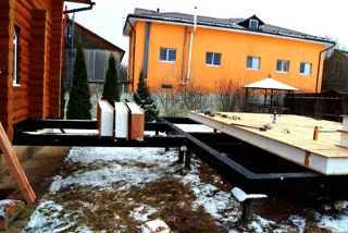 Haus nach Projekt „Garmonija 122.89“, Dorf Buzharovo: Fundament und Grundrahmen