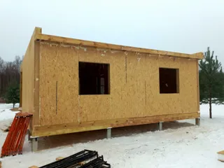 Haus nach Projekt „Mistika - N2.8“, Dorf Lyutovo: Terrasse und Eingangsbereich