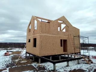 Haus nach Projekt „Dorofejewo“, Region Jaroslawl: Wandmontage