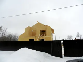 Haus nach Projekt „Jaschma“, Furmanov: Wandmontage