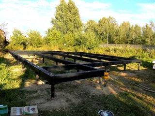 Haus nach Projekt „Radoniza“, Dorf Kryukovo: Fundament und Grundrahmen