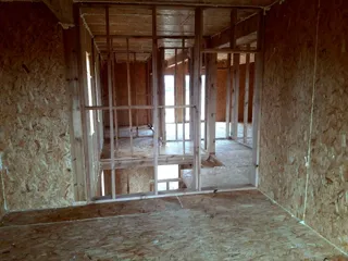 Haus nach Projekt „Grafit“, Siedlung Lyubashino: Wandmontage