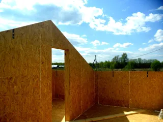 Haus nach Projekt „Ermak“, Dorf Vasilevo: Wandmontage