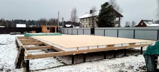Haus nach individuellem Entwurf, Gebiet Iwanowo: Boden aus SIP-Paneelen auf Höhe 0