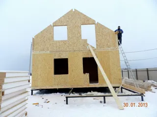 Haus nach Projekt „Arsamas“, Dorf Belyanitsy: Wandmontage