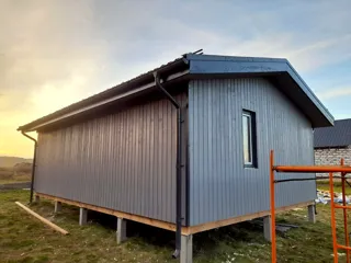 Haus nach Projekt „Chalet 45“, Gebiet Kostroma: Fassadenverkleidung