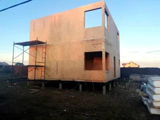 House based on the “Style 108” design, Miklyaikha settlement: wall assembly