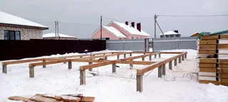 Haus nach Projekt „Barnhouse 76.3“, Dorf Konokhovo: Fundament und Grundrahmen