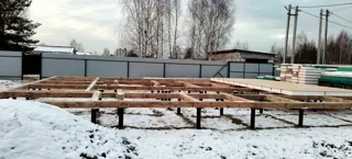 Haus nach individuellem Projekt, Gebiet Iwanowo: Fundament und Grundrahmen