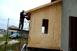 Anbau nach individuellem Entwurf, Dorf Egoriy: Wandmontage