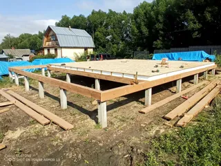 Haus nach individuellem Entwurf, Gebiet Kostroma: Boden aus SIP-Paneelen auf Höhe 0