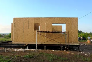 Haus nach Projekt „Michigan“, Galich: Wandmontage