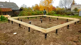Haus nach Projekt „Solo“, Siedlung Vichuga: Fundament und Grundrahmen