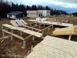 House built to a custom design, Moscow Region: foundation and sill strapping