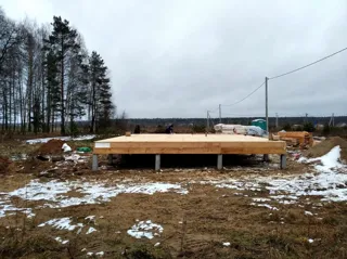 Özel projeye göre ev, Uvarovo köyü: temel ve alt bağlama kirişi