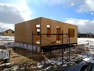 Garage nach Projekt „Slawjanka mini + Garage“, Dorf Nazarovo: Wandmontage