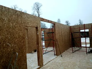 Haus nach individuellem Entwurf, Dorf Yakovlevskoe: Wandmontage