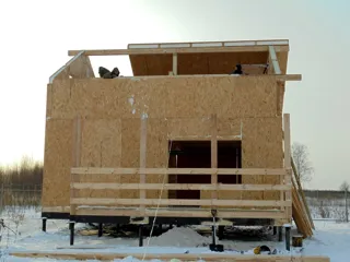 Haus nach Projekt „Radoniza“, Dorf Kadnikovo: Wandmontage