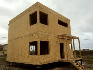 Haus nach Projekt „Stil 108“, Siedlung Yaroslavka: Wandmontage