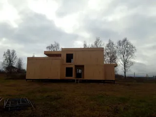 Haus nach Projekt „Grafit“, Siedlung Lyubashino: Wandmontage