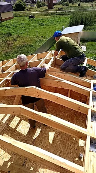 Haus nach individuellem Entwurf, Dorf Kovarditsy: Dach