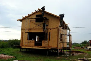 Haus nach Projekt „Ermak“, Siedlung Belavino: Obergeschoss und Dachgeschoss