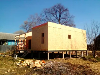 Haus nach Projekt „Mistika - E2.8“, Dorf Kurdumovo: Wandmontage