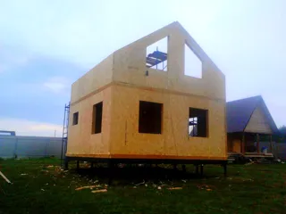 Haus nach Projekt „Amelija“, Dorf Gavshino: Obergeschoss und Dachgeschoss