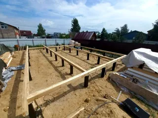 Haus 100 m² nach Projekt „Barnhouse 76.1“, Gebiet Moskau: Fundament und Grundrahmen
