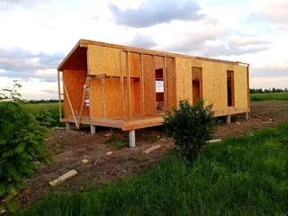 Özel projeye göre 54 m² ev, Zverintsy köyü: duvar montajı