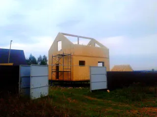 Haus nach Projekt „Amelija“, Dorf Gavshino: Obergeschoss und Dachgeschoss