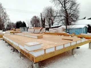 Haus 163,5 m² nach Projekt „Jessentuki 8x9“, Dorf Ivantsevo: SIP-Boden auf Höhe 0