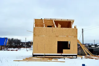 Haus nach Projekt „Radoniza“, Dorf Kadnikovo: Wandmontage