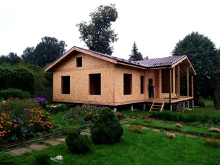 Custom-design house, Shurintsevo village: wall assembly