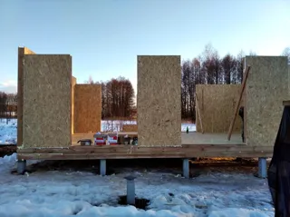 Haus nach Projekt „Mistika - S2.5“, Dorf Velisovo: Wandmontage