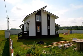 Haus nach Projekt „Fantasija“, Siedlung Plotina: Fassadenverkleidung