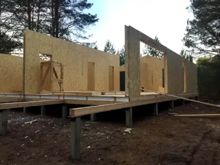 “Barnhouse 110” projesine göre ev, Vidogoshchi köyü: duvar montajı