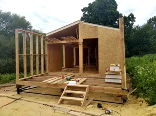 Haus nach Projekt „Barnhouse 33“, Dorf Seltso: Wandmontage