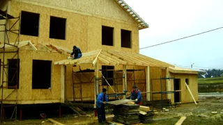 Haus nach Projekt „im Dorf“, Dorf Podolino: Fertiges Haus