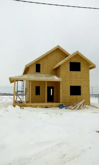 Haus nach Projekt „Michigan mini“, Kostroma: Dach und Eingangsbereich