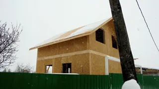 “Vdohnovenie” projesine göre ev, Yaroslavl bölgesi: duvar montajı