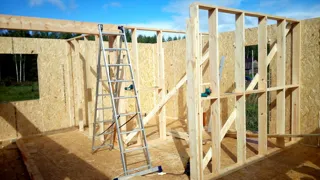 Haus nach Projekt „Ermak“, Siedlung Kuzmishchi: Wandmontage