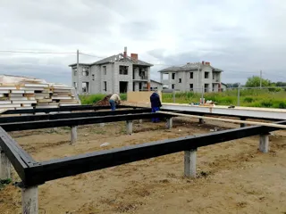 Haus nach individuellem Entwurf, Dorf Kovarditsy: Boden aus SIP-Paneelen auf Höhe 0