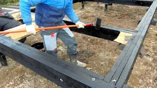 Haus nach Projekt „Solo“, Siedlung Vichuga: Fundament und Grundrahmen