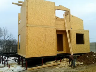 Haus nach Projekt „Otkrytyj“, Gebiet Moskau: Wandmontage