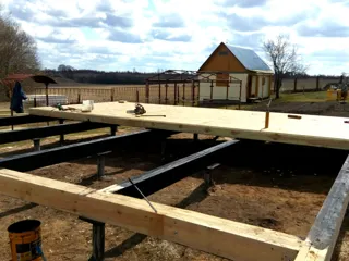 House based on the “Zefir” design, Fedchikha village: foundation and sill strapping
