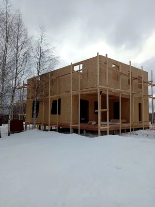 Custom-design house, Yadrominskoe village: wall assembly