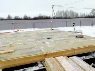 Haus nach individuellem Entwurf, Dorf Greshnevo: Boden aus SIP-Paneelen auf Höhe 0