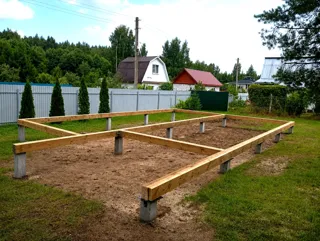 Custom-design house, SNT “Zareche”: foundation and strapping