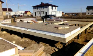 Haus nach Projekt „Gamma“, Kostroma: Fundament und Grundrahmen